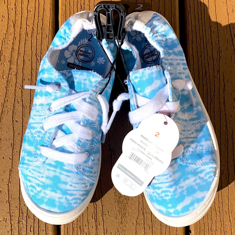 GIRLS WONDER NATION BLUE SKY SNEAKERS SIZE 2 NWT